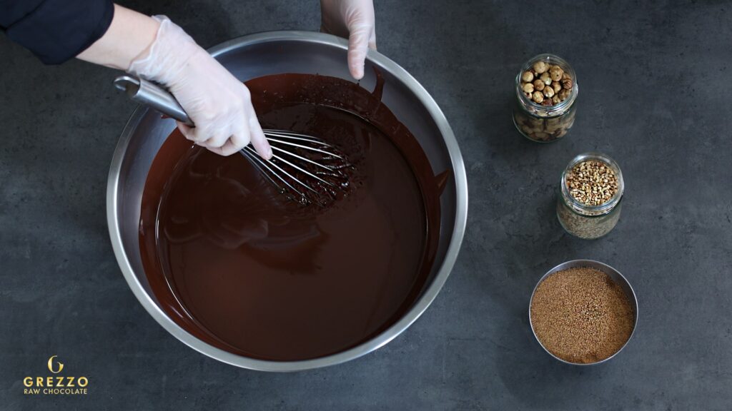 La preparazione del cioccolato Grezzo Raw Chocolate